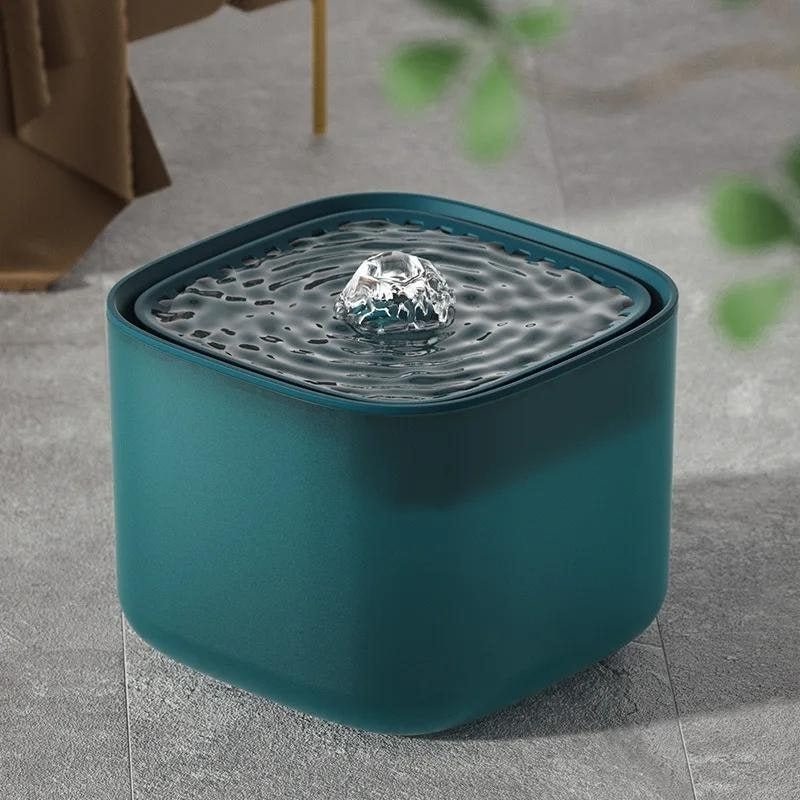 Fontaine à eau chat vert