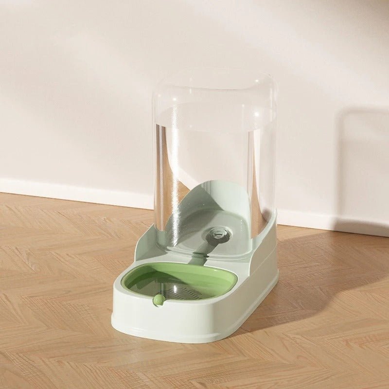 Distributeur croquettes chat eau vert